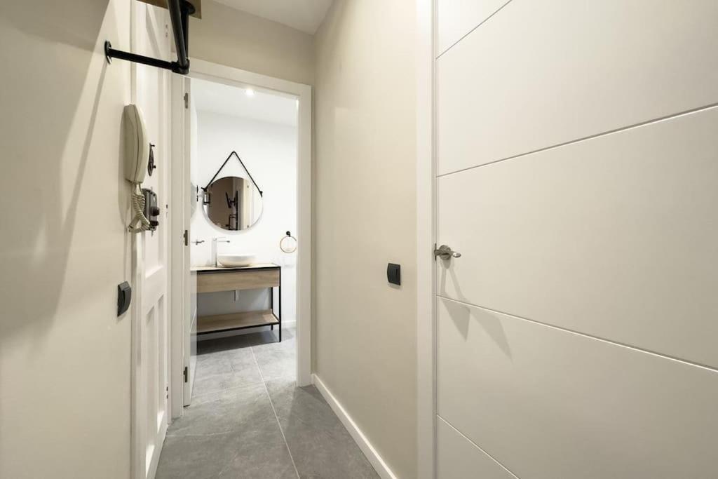 Bebarceloner Sants Apartments - 2 Bedrooms ภายนอก รูปภาพ